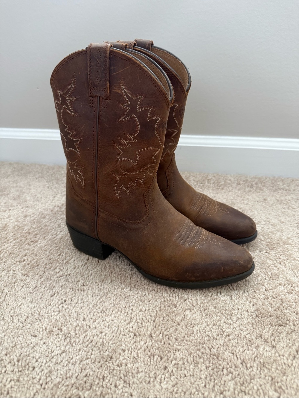 Kids Ariat Brown Cowboy Boots- EUC